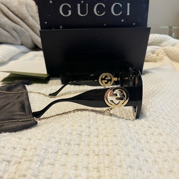 Gucci Rectangular sunglasses with chain - Picture 8 of 16